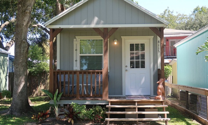 Bacliff Cabin | Exclusive Home Retreat with Ocean View Near the Bay