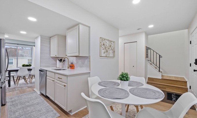Woodbridge House | Inviting Woodbridge Wonderhouse: Family & Pet-Friendly Stay