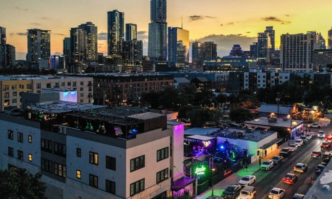 East Cesar Chavez House | Discover Entire Hotel on 6th: Perfect for Events & Families
