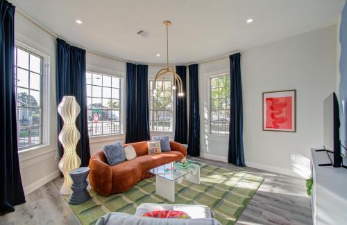Northside House | Entire House 10 min from Downtown with Fire Pit and Outdoor Theater