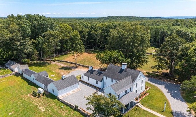 Stonington Bed & Breakfast | Ideal Family Retreat: Dragonfly Inn at Dean’s Mill Farm