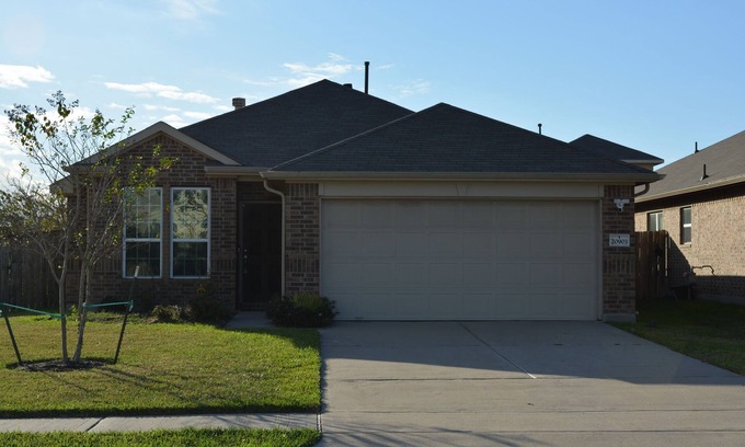 Barker House | Inviting Entire House by Triple H Tourism LLC with Pool & Spa
