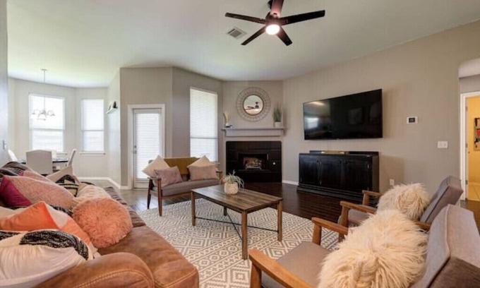 Edmond House | Perfect Getaway: Entire House in Edmond, Pet Friendly Stay
