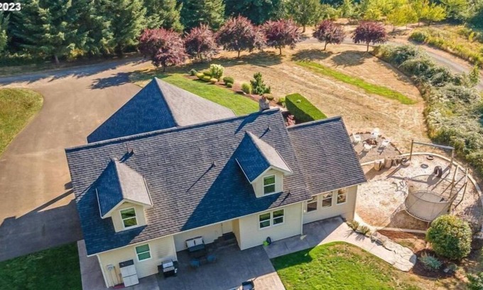 La Center House | Entire House On 5 Private Acres.