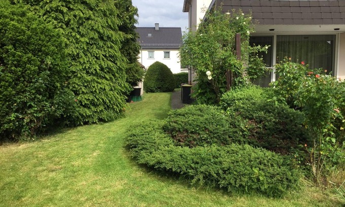 Bielefeld House | Relaxing House with Garden, Free Parking & WiFi in City