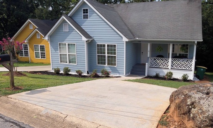 Athens House | Modern House Near Downtown with Pet-Friendly Amenities