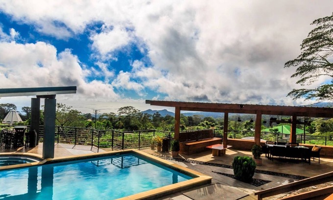 Apia House | Spacious Ocean View House for 8 with Pool & Kitchen