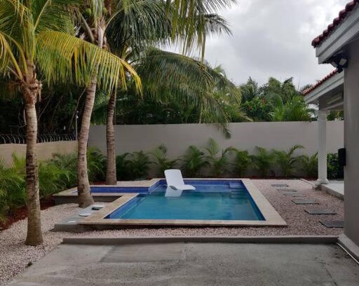 Willemstad Villa | Private House with Pool & Parking in a Prime Neighborhood