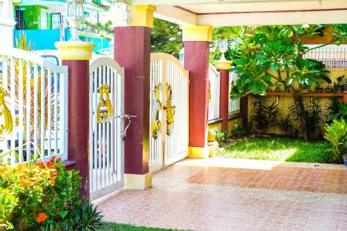Bacoor City House | Family-Friendly 4-Room House near SM Molino & Vermosa Ayala