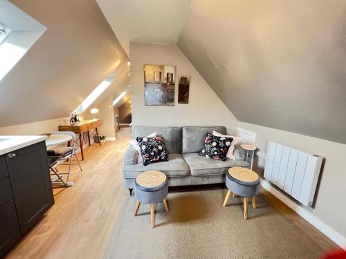 Lincoln Apartment | Cozy Loft Retreat in Tranquil Village near Roman Lincoln