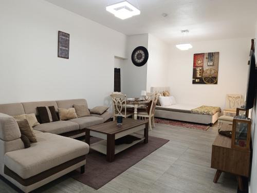 Al Nahda Apartment | Cozy Family-Friendly Apartment with Pool and Pet Access