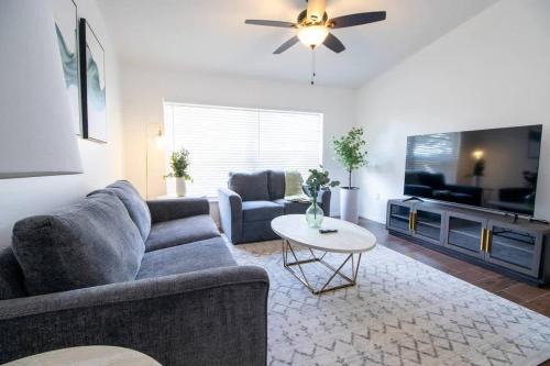 Dade City House | Modern Family Home in Dade City for Memorable Stays