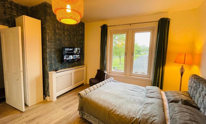 Kelty Apartment | Cozy Holiday Flat for Families & Pet Lovers