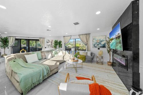 Jamul House | Entire Private 3BR-2Bth, Mountain View, Jetted Tub, 2500 sqft, King Bed,Garage, Available Now
