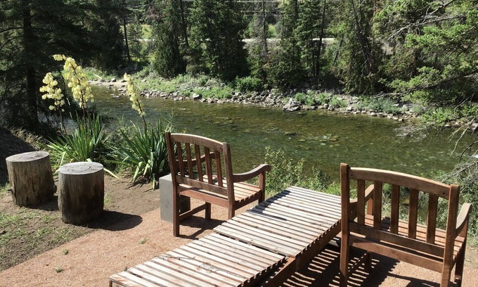 Okanagan-Similkameen House | Private Riverside Retreat - Perfect for Families & Groups