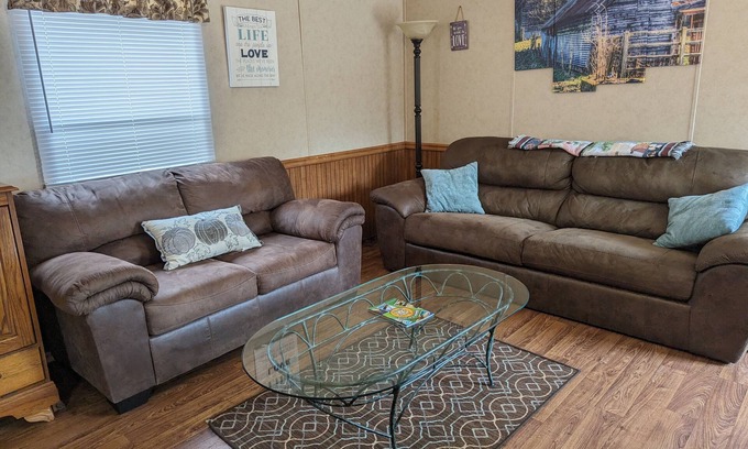 Central House | Tranquil Home with Spa & Hot Tub Near Clemson/Liberty