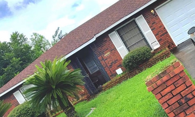 Westwego House | Pet-Friendly Single Family Home with Spa and Hot Tub