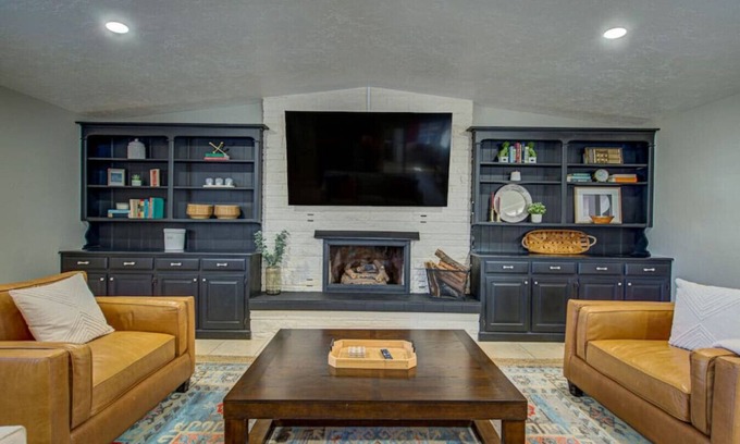 Norman House | Cozy Home with Backyard Retreat, Rated 10/10 by Guests