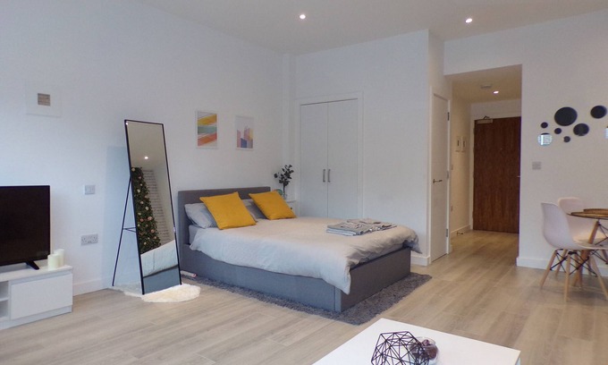 Rayners Lane Apartment | Modern Studio Apartment Steps from Wembley and Tube Access