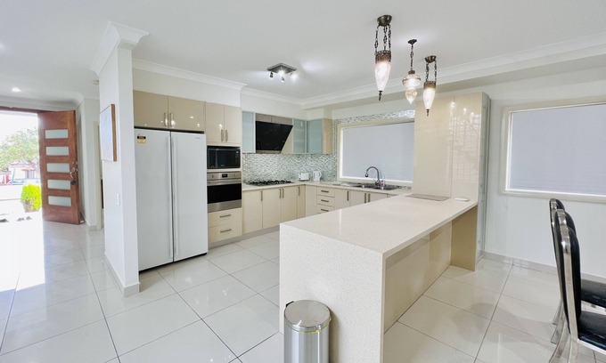 Lakemba House | Entire Top Level of House 7 beds, 3 bathrooms 4x Large rooms