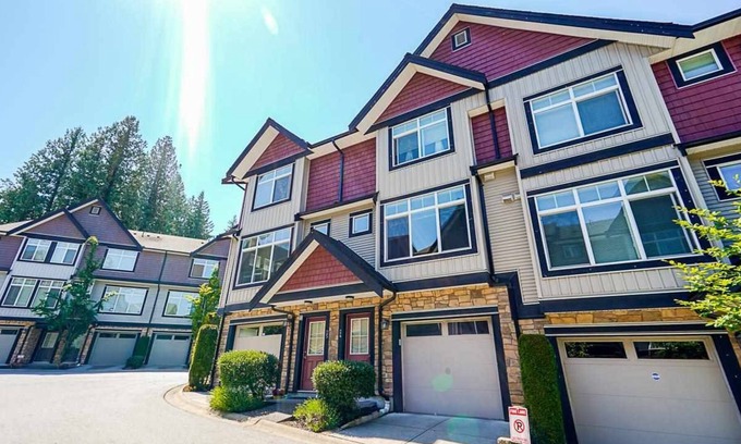 South Newton House | Entire townhouse , modern , clean, community pool and gym
