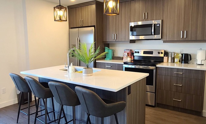 Regina House | Private Upper Floor Retreat with Kitchen in East Regina