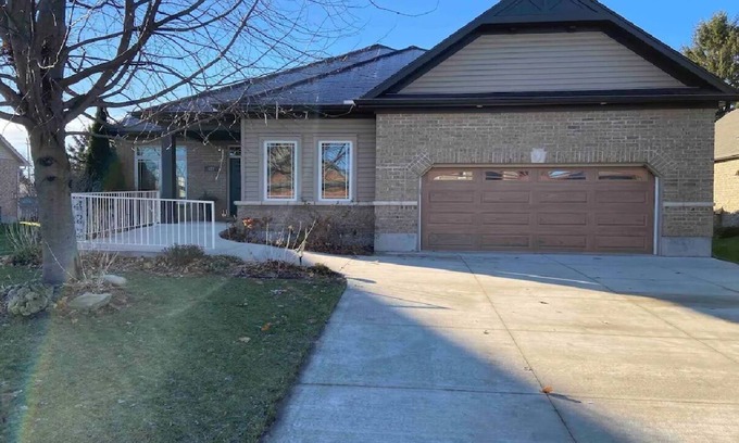 Port Elgin House | Spacious 5-Bedroom Vacation Home with Oceanfront Views