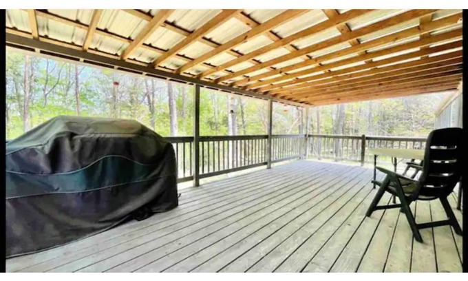 Bronston House | Pet-Friendly Vacation Home - Guest Rated 9.6/10