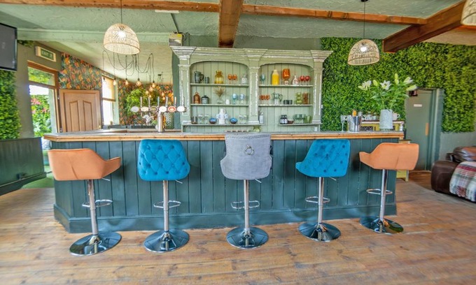 Coelbren House | Relaxing Waterfall Country Escape: Perfect for 19 Guests