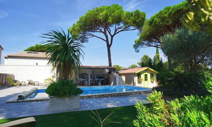 Saint-Aygulf Villa | Exclusive Villa Retreat with Private Pool & Breakfast