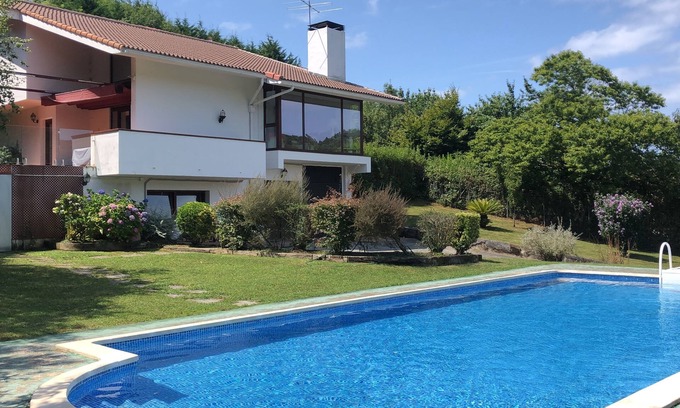 Isuskitza House | Private Villa with Pool and Spectacular Ocean Views