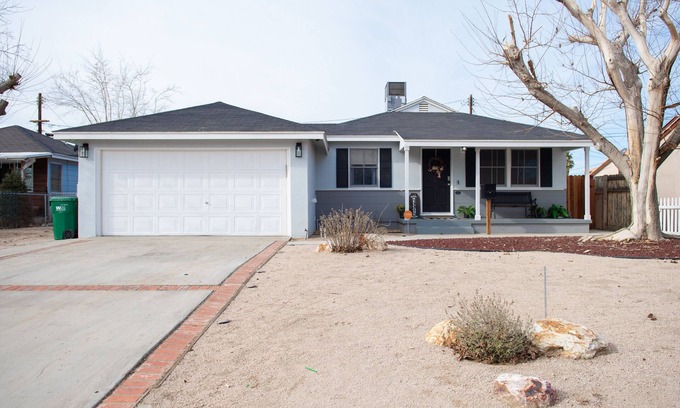 Palmdale House | Pet-Friendly Getaway with Self Check-In & High-Speed WiFi