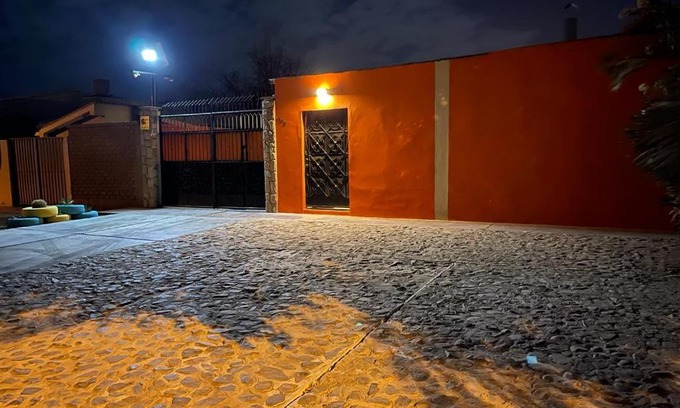 La Angostura House | Cozy Stay at Entre Cava y Cata with Breakfast & Pet-Friendly