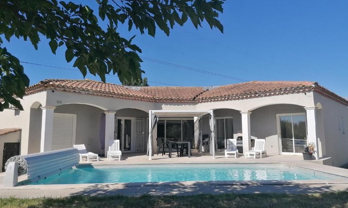 Jonquieres-Saint-Vincent Villa | Discover Entre Provence et Camargue: Family-Friendly Retreat