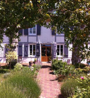Saint-Julien-en-Born House | Discover Entre Mer et Pins: Breakfast Included & High Ratings