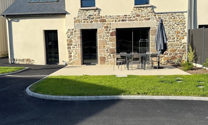 Irodouer House | Idyllic Countryside Retreat with Terrace & Green Space