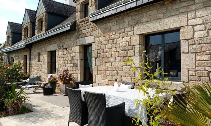 Ploemeur Bed & Breakfast | Oceanfront Haven: Entre terre et mer with Stunning Views
