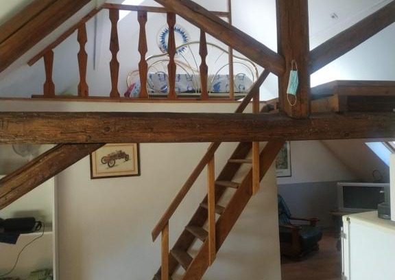Ecuelles Apartment | Cozy Stay Between Vines and River with Family-Friendly Perks
