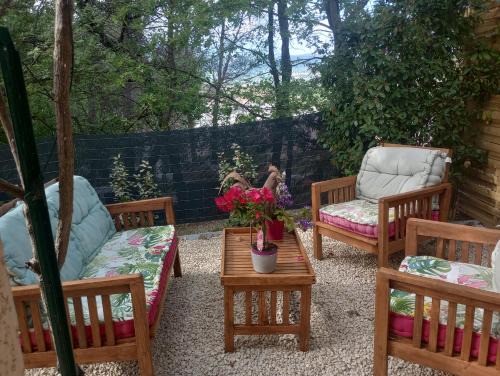 La Roque-d'Antheron Apartment | Relaxing Retreat: Entre Vignes & Piano for a Memorable Stay