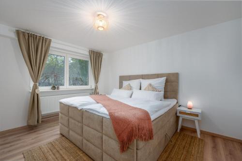 Schwerte Apartment | Relax in Boho Style: Sauna & Hot Tub Retreat Awaits