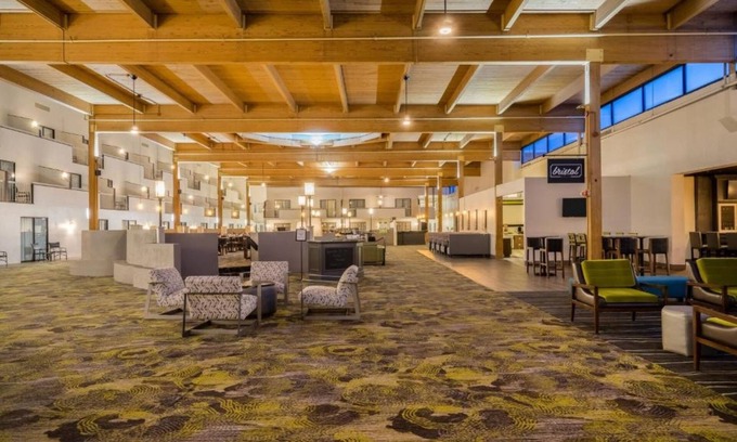 Mansfield Hotel | Relax at enVision Hotel & Conference Center in Mansfield