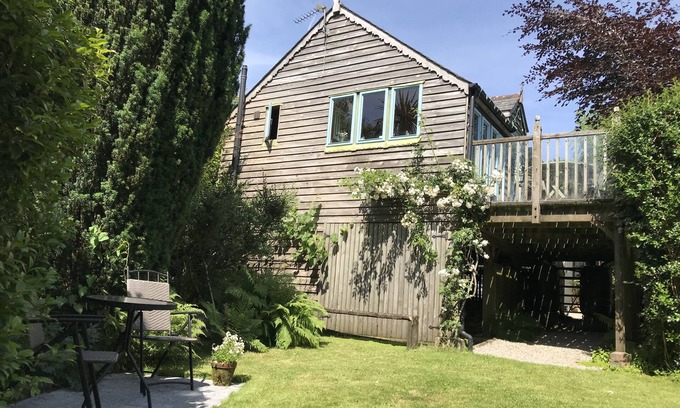 Porkellis Cabin | Unique Enys Boathouse: Guest Rated 9.8 in Rural Cornwall