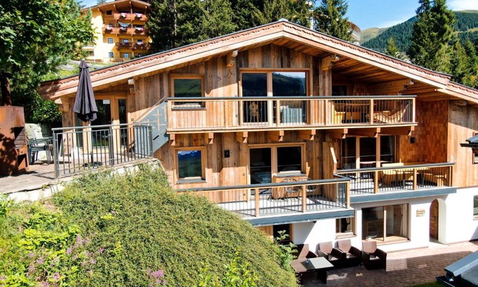 Konigsleiten Apartment | Oceanfront Enzian Wohnung B with Spa & Hot Tub Amenities