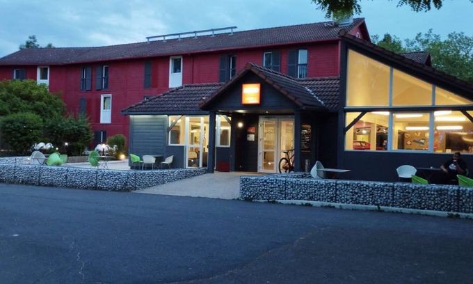 Trappes Hotel | Budget-Friendly Enzo Trappes: Family and Dining Amenities