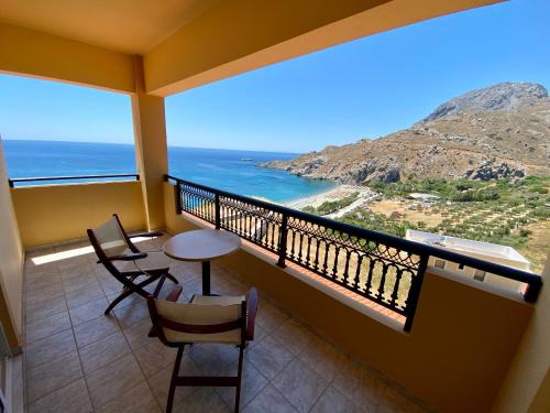 Souda Apartment | Relax at Eolia Beachfront Studios with Ocean Views