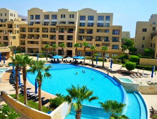 Sweimeh Apartment | Discover EP4 Samarah Resort: Family-Friendly with Pool Access