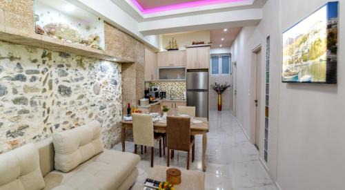 Agia Galini Apartment | Epaminontas Captain: Pet-Friendly Retreat with Hot Tub