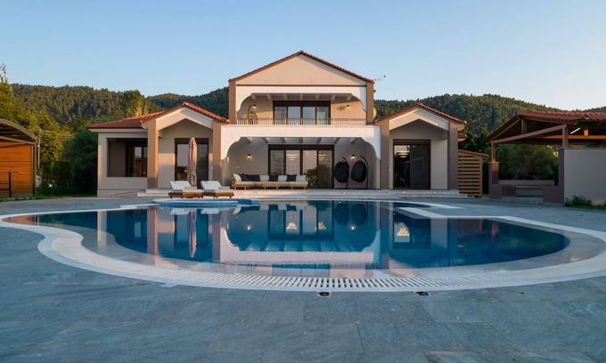 Vourvourou Villa | Epavli Alexandros: Beachfront Villa with Ocean Views