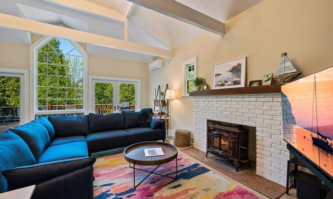 Ephraim House | Experience Fish Boils & Fire Pit at Old Post Office Retreat