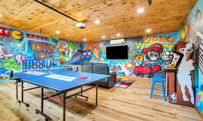 Sunday River Area Cabin | Pet-Friendly Retreat with Hot Tub & Game Room Near Sunday River